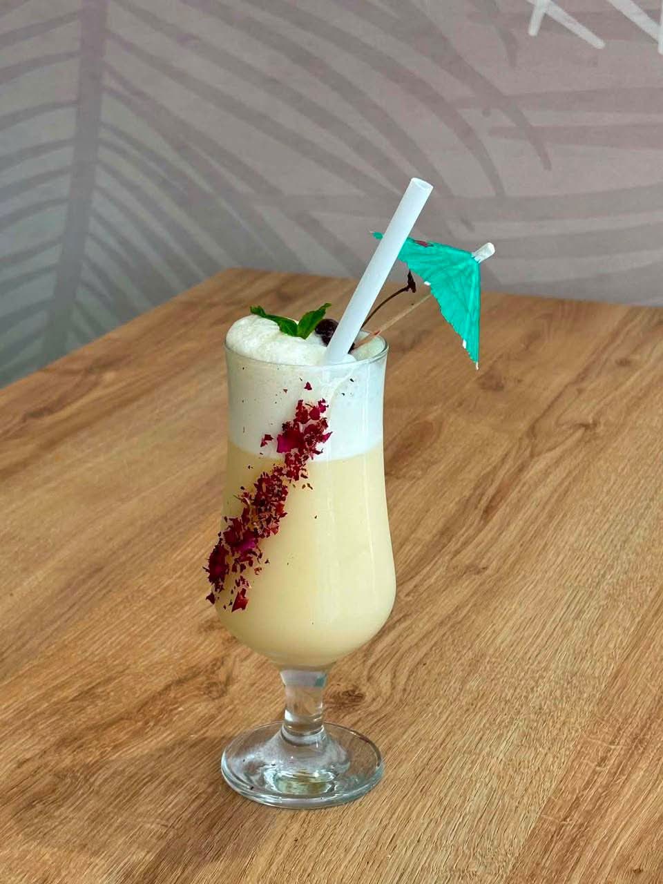 Piña Colada crémeuse avec ombrelle